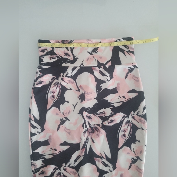 Revamped Black/White Floral High Waist Pencil Skirt Size Small - Picture 4 of 5